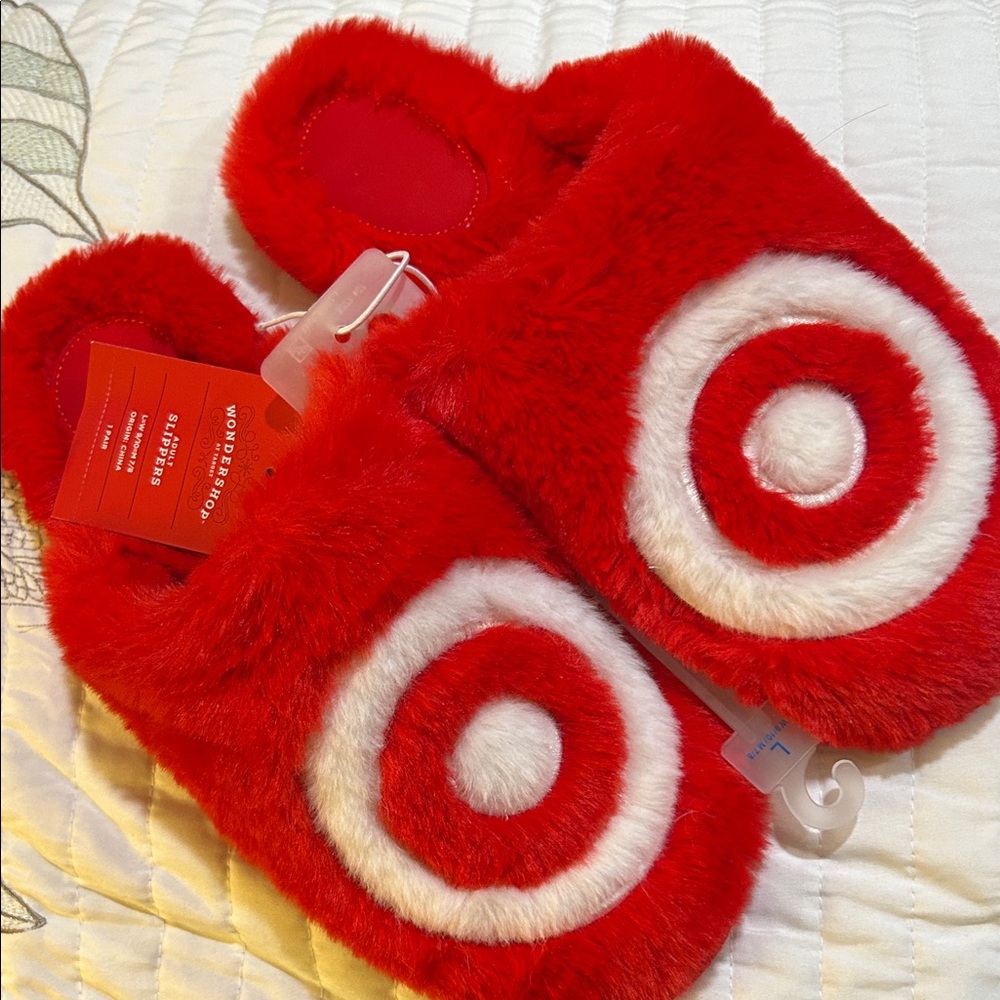 TARGET Bullseye Slippers L Womens (9/10), Mens (7/8) NWT